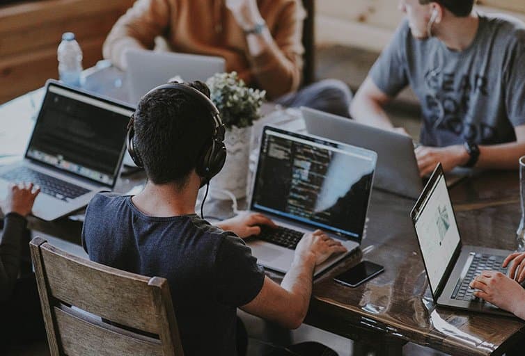 Kiçik İT mütəxəssisi (Helpdesk) - VAKANSİYA