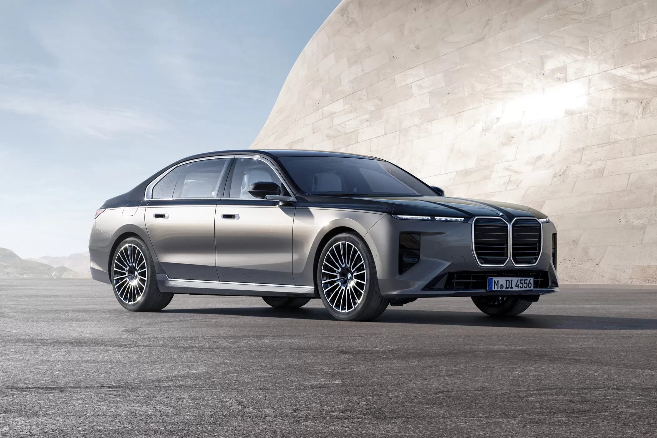 Yenilənmiş BMW 7 Series təqdim edilib