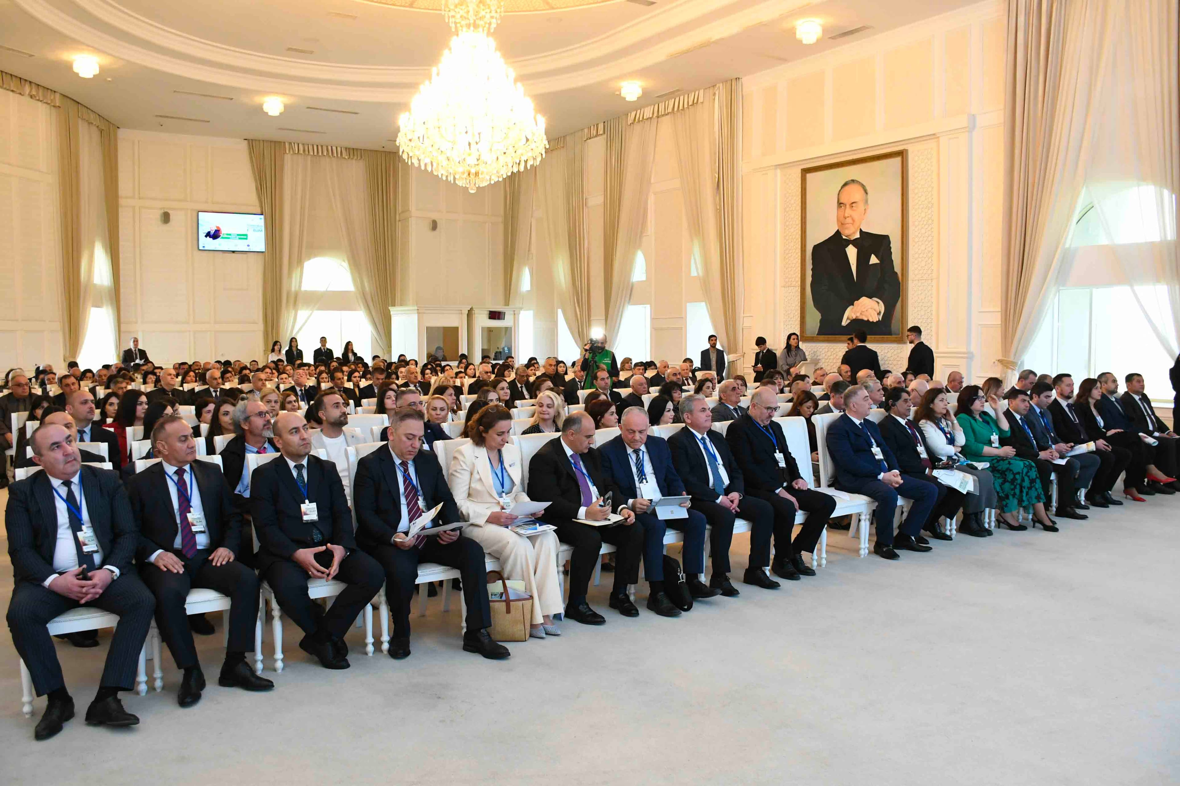 ADAU-da “I Yaşıl İqtisadiyyat” Beynəlxalq Forumu keçirilib - Şəkil 7