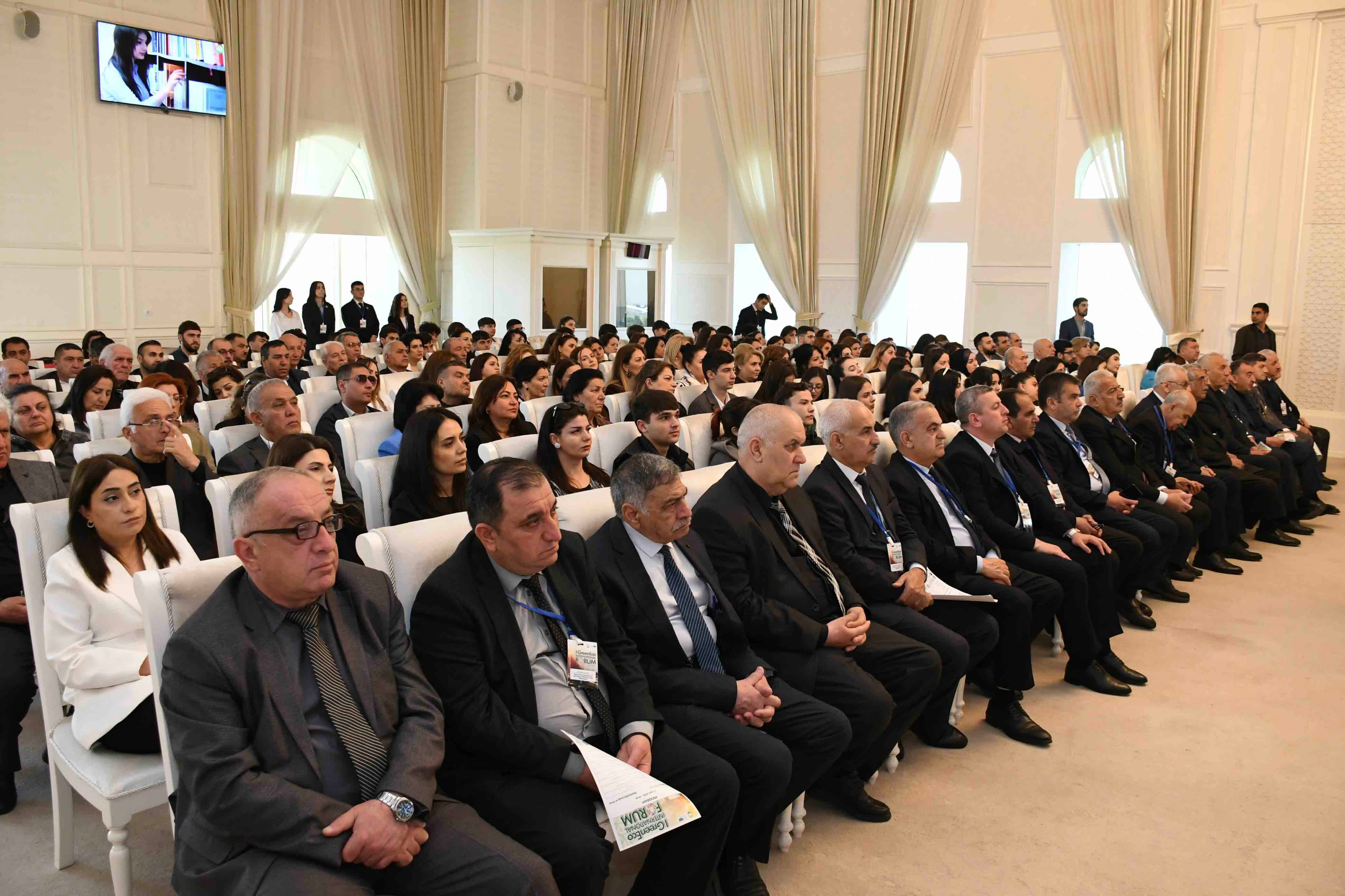 ADAU-da “I Yaşıl İqtisadiyyat” Beynəlxalq Forumu keçirilib - Şəkil 11