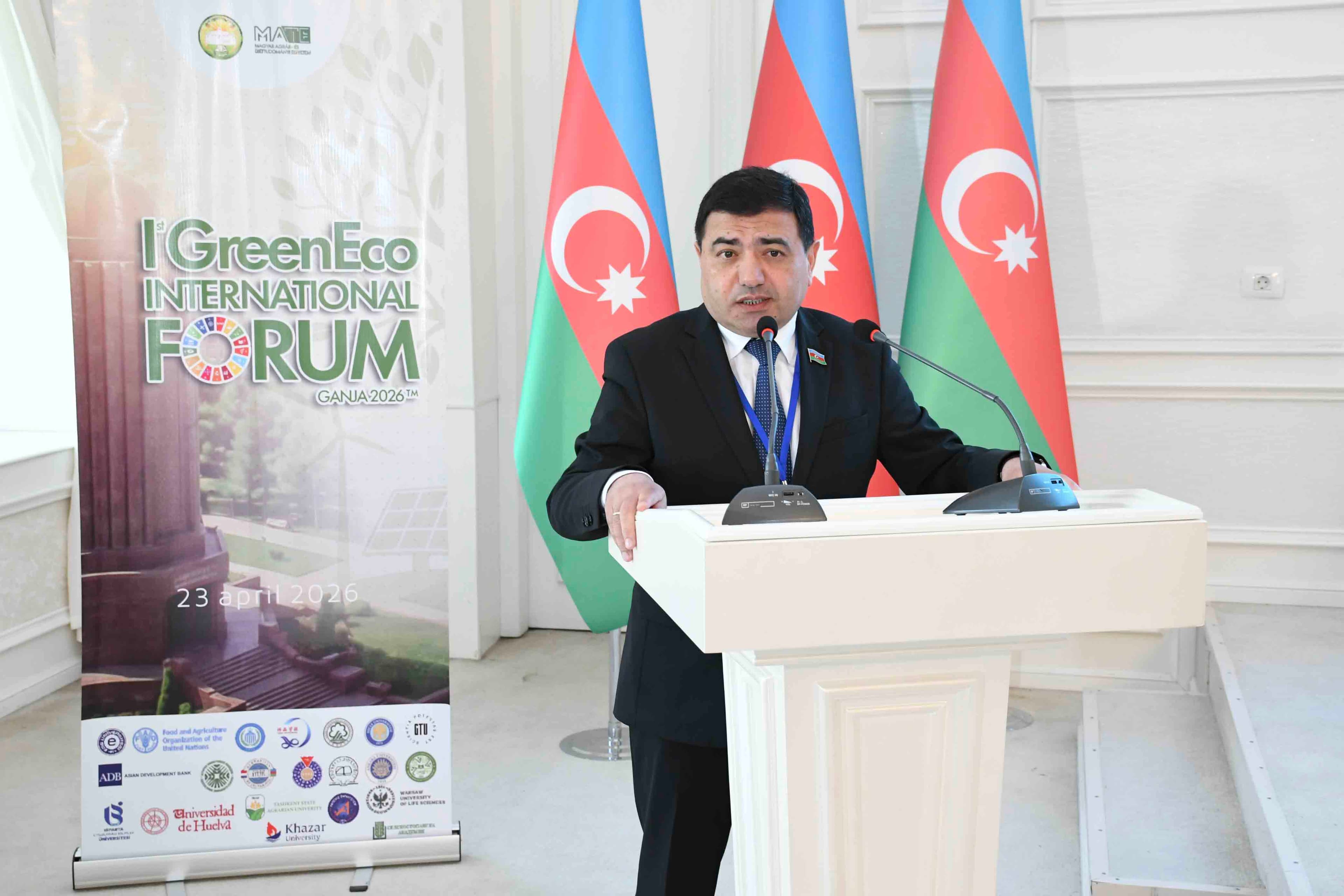 ADAU-da “I Yaşıl İqtisadiyyat” Beynəlxalq Forumu keçirilib - Şəkil 14