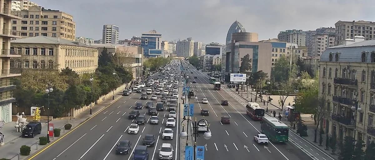 Bakının bir sıra yollarında nəqliyyatın sıxlığı yaranıb