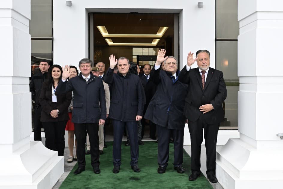 Çexiyanın Baş nazirinin Azərbaycana səfəri başa çatıb - Şəkil 1