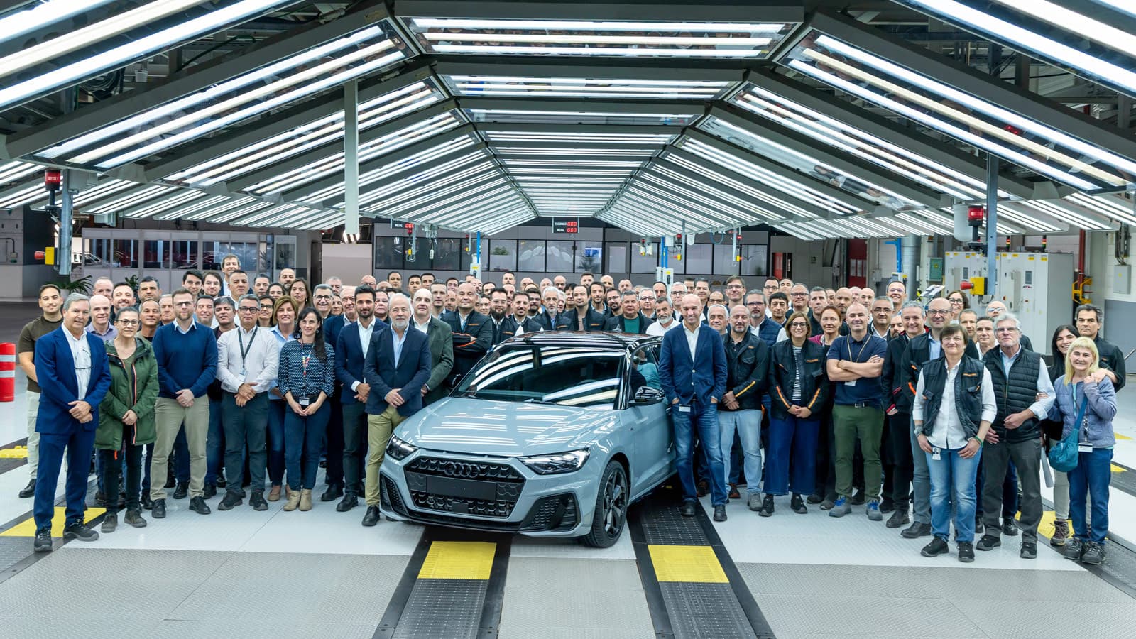 Audi A1 və Q2 istehsalı dayandırıldı