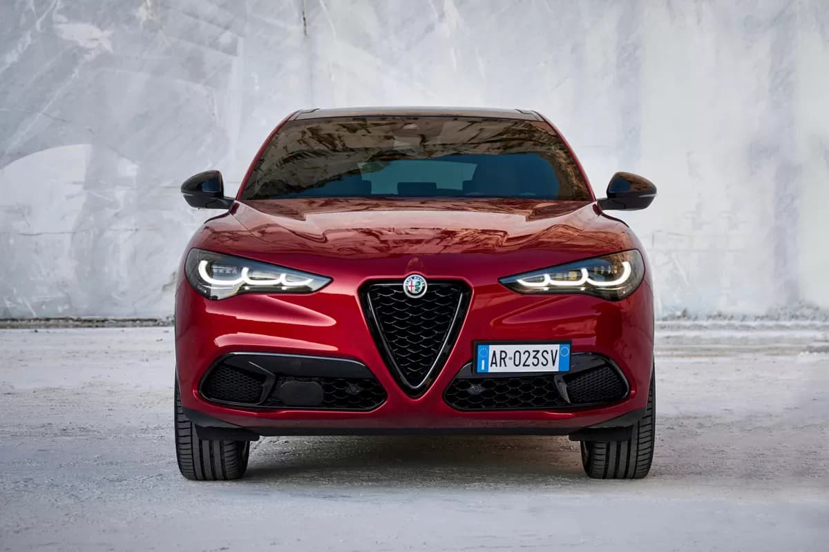 Yeni Alfa Romeo Giulia və Stelvio “təmiz” benzin mühərriki ilə gələ bilər