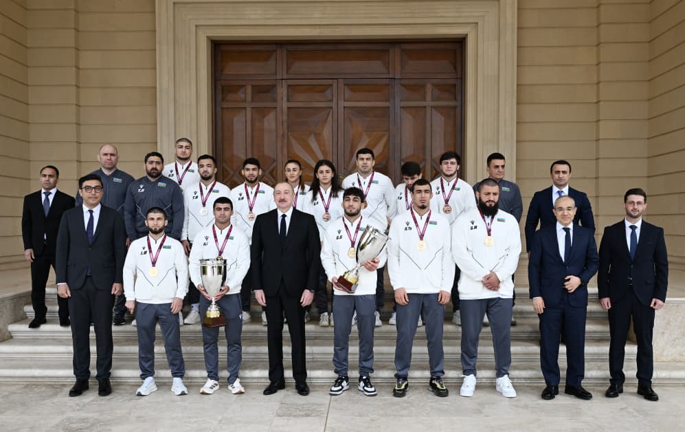 Prezidet İlham Əliyev Avropa çempionlarını təbrik etdi: "Azərbaycan güləşi yeni zirvələrdədir" Prezidet İlham Əliyev Avropa çempionlarını təbrik etdi: "Azərbaycan güləşi yeni zirvələrdədir" - Şəkil 1