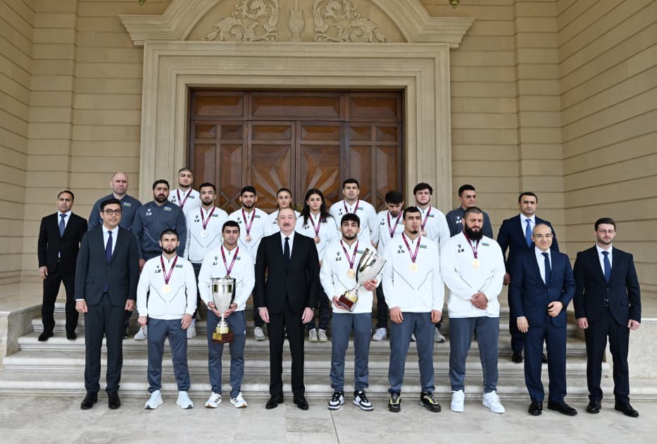 Prezidet İlham Əliyev Avropa çempionlarını təbrik etdi: "Azərbaycan güləşi yeni zirvələrdədir" Prezidet İlham Əliyev Avropa çempionlarını təbrik etdi: "Azərbaycan güləşi yeni zirvələrdədir" - Şəkil 2