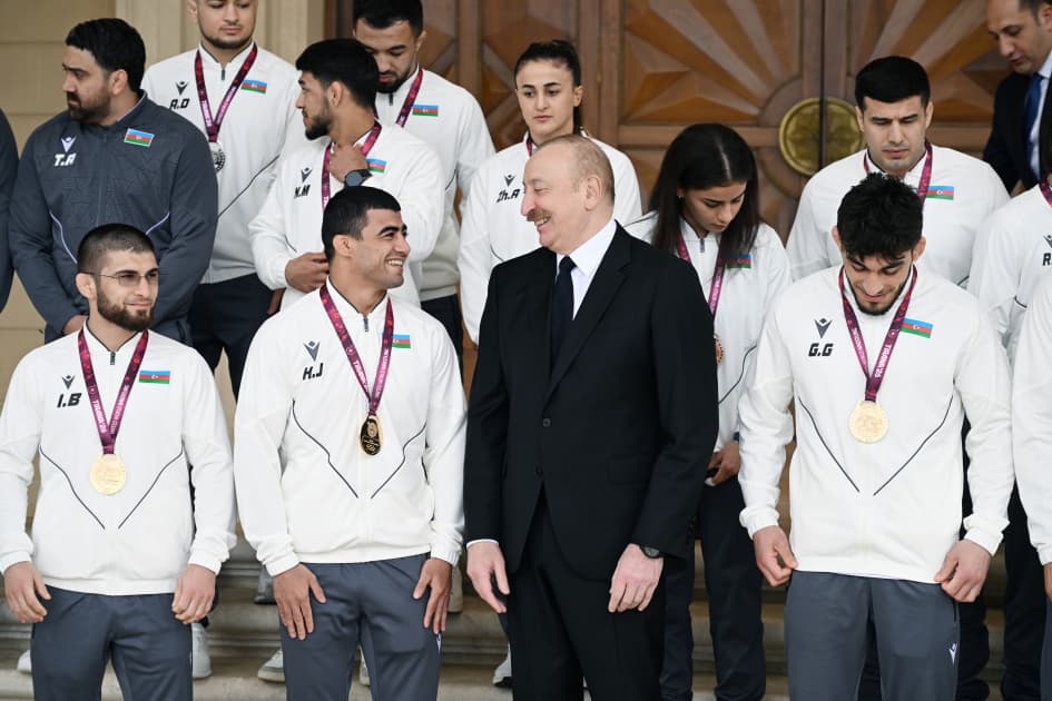 Prezidet İlham Əliyev Avropa çempionlarını təbrik etdi: "Azərbaycan güləşi yeni zirvələrdədir" Prezidet İlham Əliyev Avropa çempionlarını təbrik etdi: "Azərbaycan güləşi yeni zirvələrdədir" - Şəkil 3