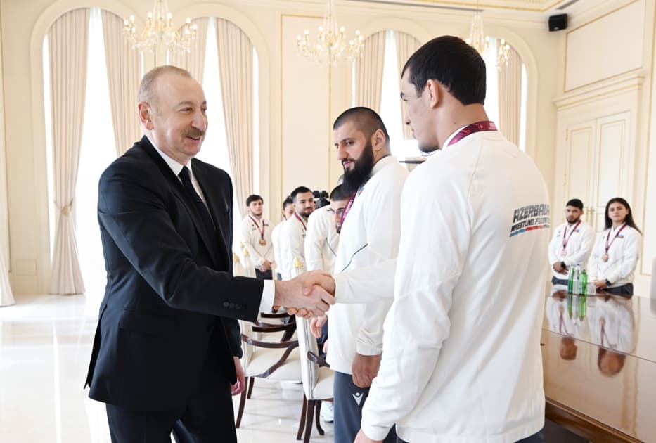 Prezidet İlham Əliyev Avropa çempionlarını təbrik etdi: "Azərbaycan güləşi yeni zirvələrdədir" Prezidet İlham Əliyev Avropa çempionlarını təbrik etdi: "Azərbaycan güləşi yeni zirvələrdədir" - Şəkil 7