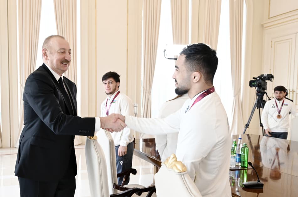 Prezidet İlham Əliyev Avropa çempionlarını təbrik etdi: "Azərbaycan güləşi yeni zirvələrdədir" Prezidet İlham Əliyev Avropa çempionlarını təbrik etdi: "Azərbaycan güləşi yeni zirvələrdədir" - Şəkil 12