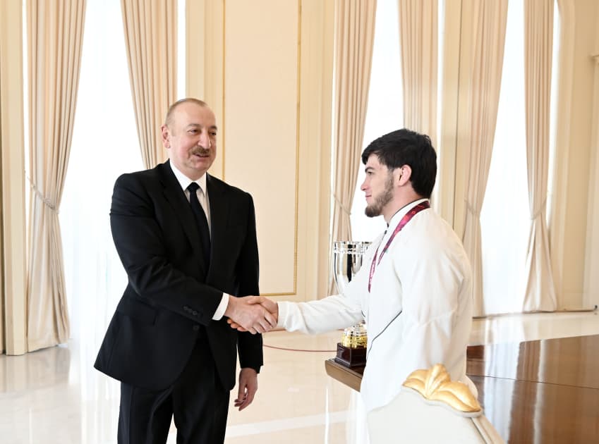 Prezidet İlham Əliyev Avropa çempionlarını təbrik etdi: "Azərbaycan güləşi yeni zirvələrdədir" Prezidet İlham Əliyev Avropa çempionlarını təbrik etdi: "Azərbaycan güləşi yeni zirvələrdədir" - Şəkil 14