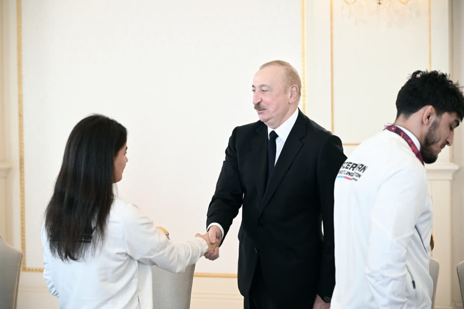 Prezidet İlham Əliyev Avropa çempionlarını təbrik etdi: "Azərbaycan güləşi yeni zirvələrdədir" Prezidet İlham Əliyev Avropa çempionlarını təbrik etdi: "Azərbaycan güləşi yeni zirvələrdədir" - Şəkil 17