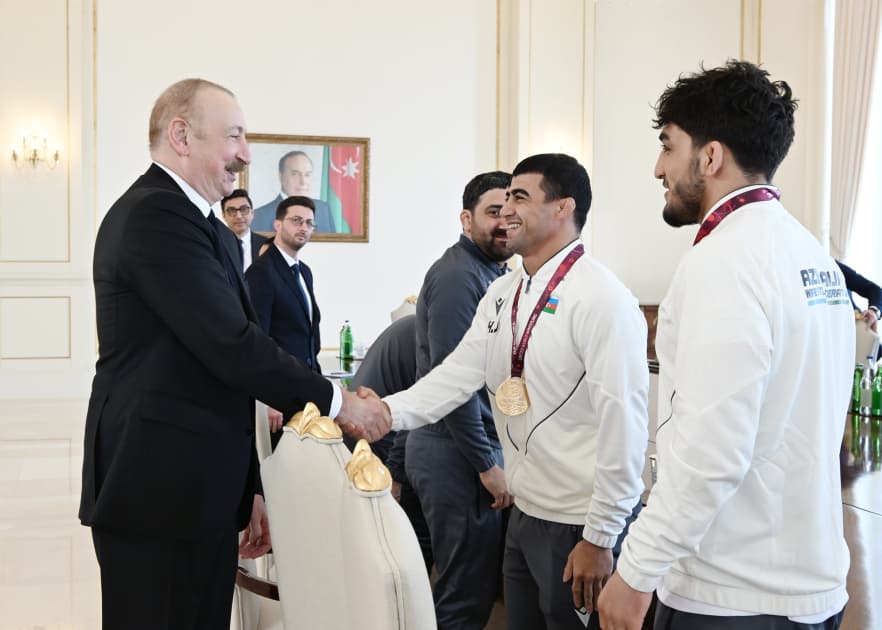 Prezidet İlham Əliyev Avropa çempionlarını təbrik etdi: "Azərbaycan güləşi yeni zirvələrdədir" Prezidet İlham Əliyev Avropa çempionlarını təbrik etdi: "Azərbaycan güləşi yeni zirvələrdədir" - Şəkil 21