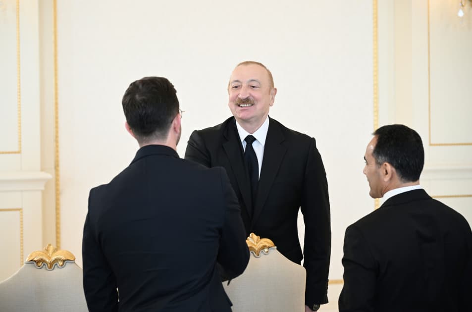 Prezidet İlham Əliyev Avropa çempionlarını təbrik etdi: "Azərbaycan güləşi yeni zirvələrdədir" Prezidet İlham Əliyev Avropa çempionlarını təbrik etdi: "Azərbaycan güləşi yeni zirvələrdədir" - Şəkil 24