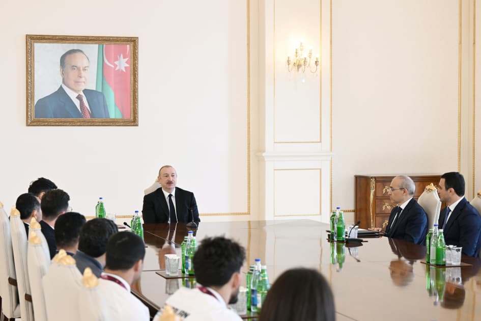 Prezidet İlham Əliyev Avropa çempionlarını təbrik etdi: "Azərbaycan güləşi yeni zirvələrdədir" Prezidet İlham Əliyev Avropa çempionlarını təbrik etdi: "Azərbaycan güləşi yeni zirvələrdədir" - Şəkil 27