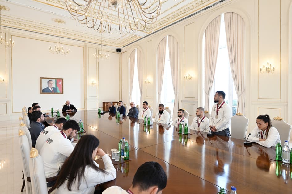 Prezidet İlham Əliyev Avropa çempionlarını təbrik etdi: "Azərbaycan güləşi yeni zirvələrdədir" Prezidet İlham Əliyev Avropa çempionlarını təbrik etdi: "Azərbaycan güləşi yeni zirvələrdədir" - Şəkil 31