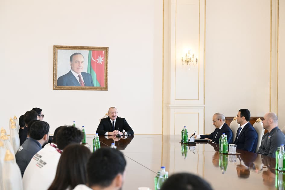 Prezidet İlham Əliyev Avropa çempionlarını təbrik etdi: "Azərbaycan güləşi yeni zirvələrdədir" Prezidet İlham Əliyev Avropa çempionlarını təbrik etdi: "Azərbaycan güləşi yeni zirvələrdədir" - Şəkil 37