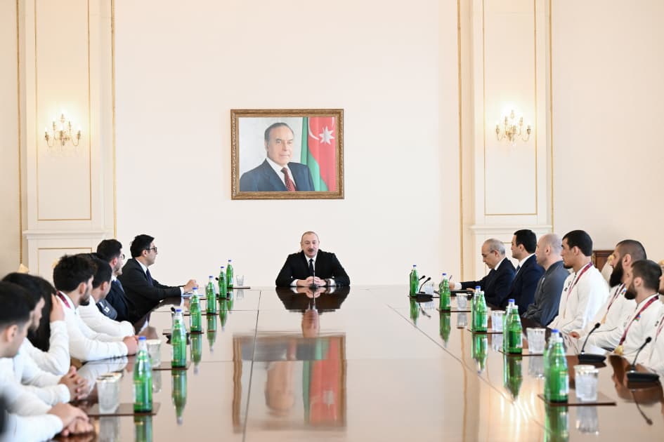 Prezidet İlham Əliyev Avropa çempionlarını təbrik etdi: "Azərbaycan güləşi yeni zirvələrdədir" Prezidet İlham Əliyev Avropa çempionlarını təbrik etdi: "Azərbaycan güləşi yeni zirvələrdədir"