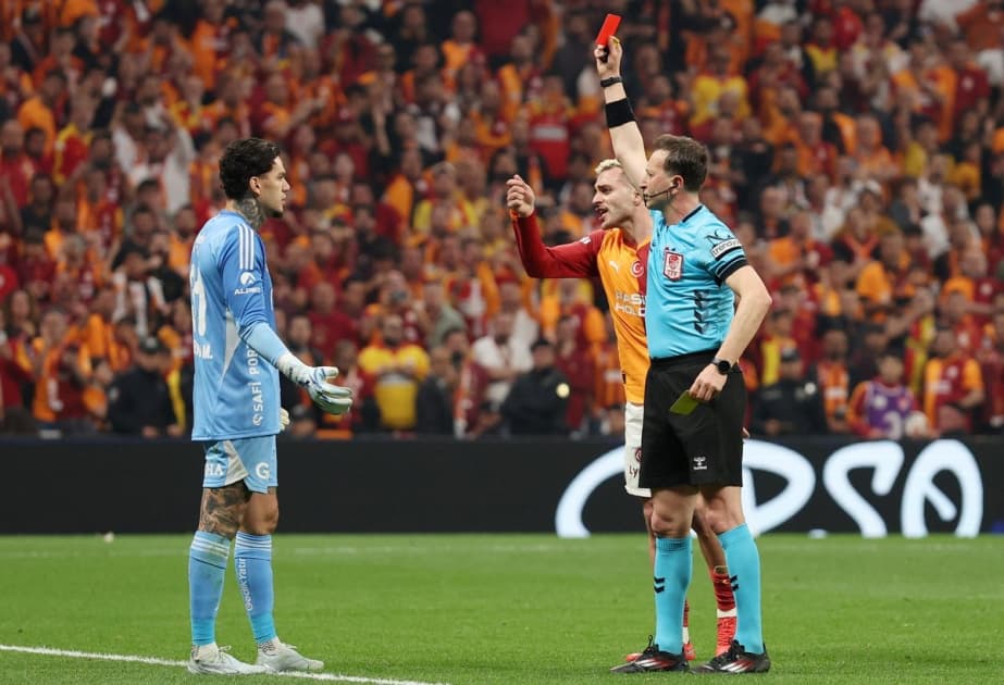 Ederson derbidəki qırmızı vərəqəyə görə mövsümü erkən bitirdi