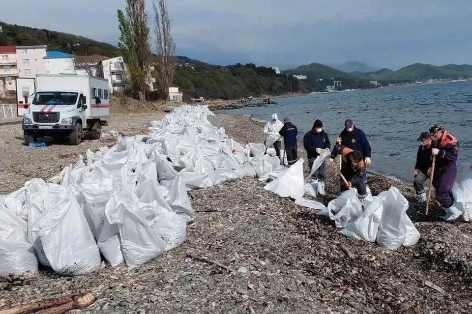 Tuapsedə 13 min kubmetrdən çox neft məhsulu toplanıb