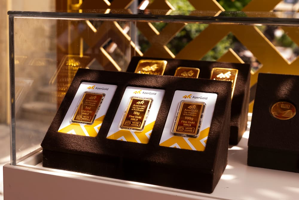 “AzerGold”un qızıl və gümüş məhsulları Beynəlxalq Xalça Festivalında nümayiş olunub - Şəkil 10