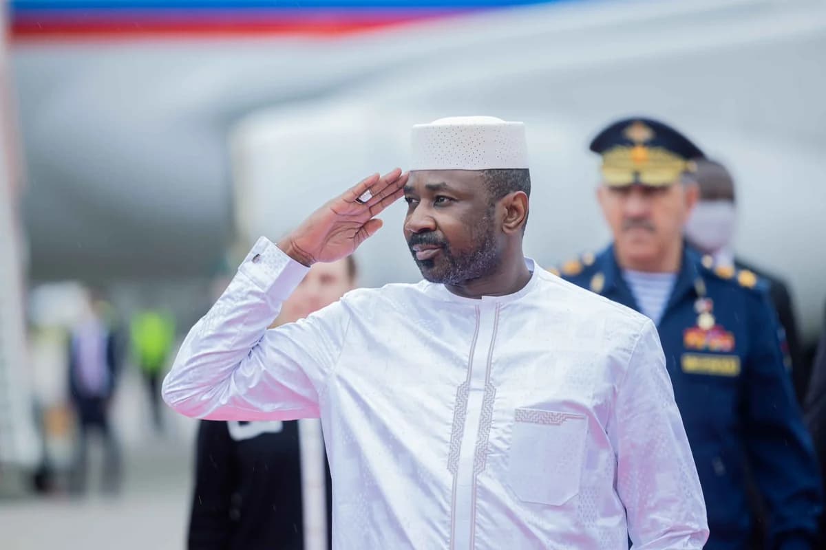 Mali prezidenti müdafiə naziri vəzifəsini öz üzərinə götürüb Mali prezidenti müdafiə naziri vəzifəsini öz üzərinə götürüb