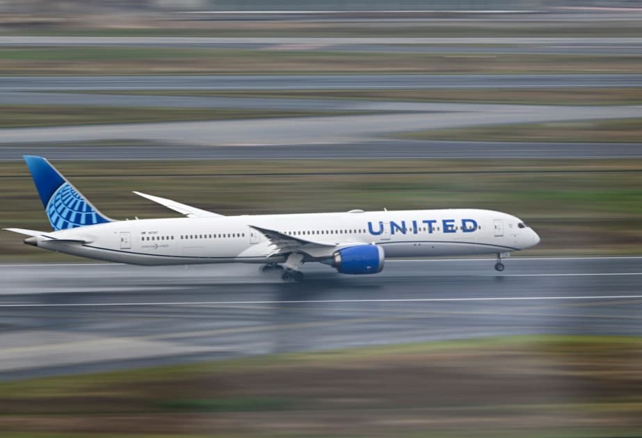 ABŞ-də “United Airlines” təyyarəsi yük maşını ilə toqquşub ABŞ-də “United Airlines” təyyarəsi yük maşını ilə toqquşub