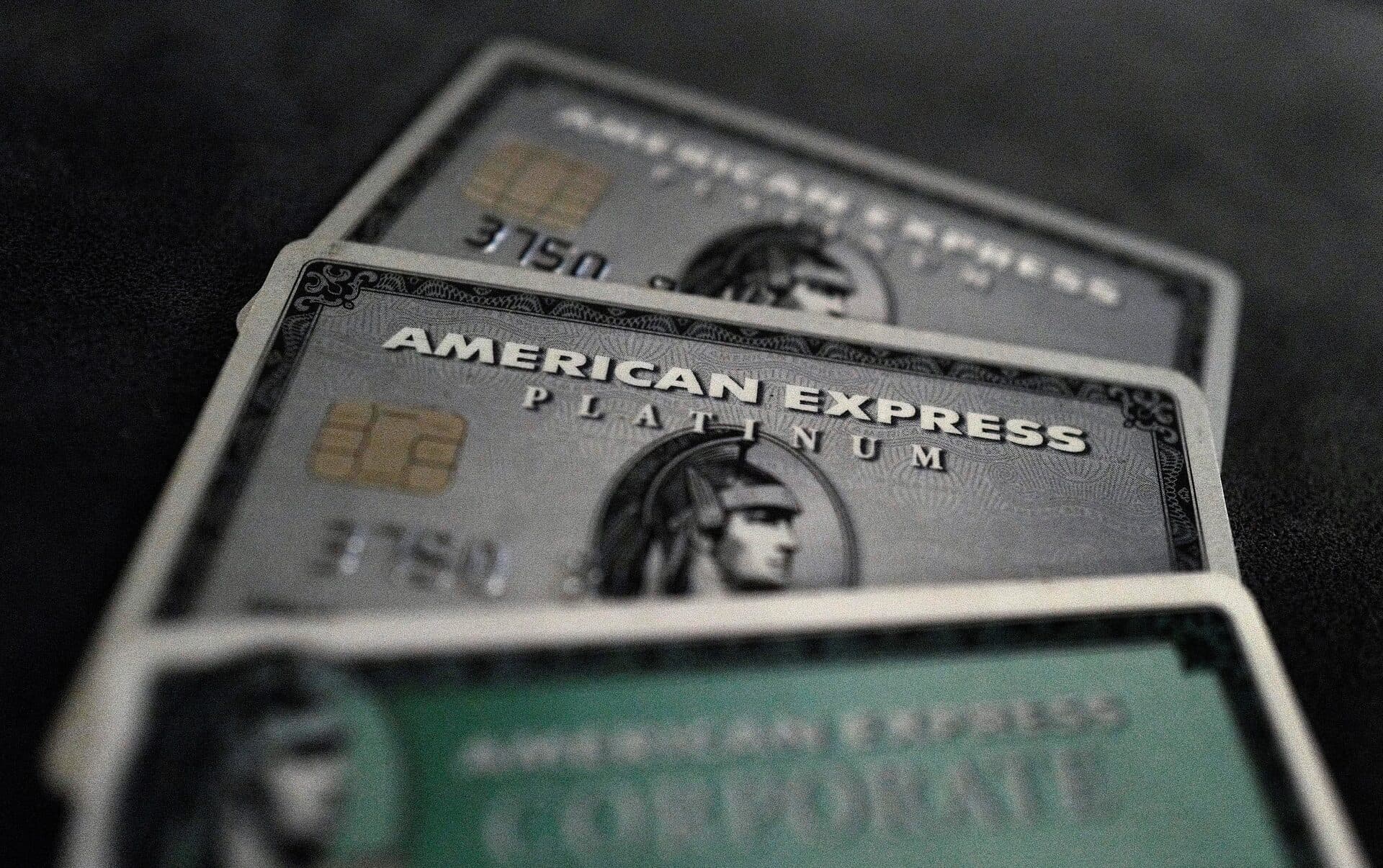 Azərbaycanda American Express kartları üzrə əməliyyatlar azalıb
