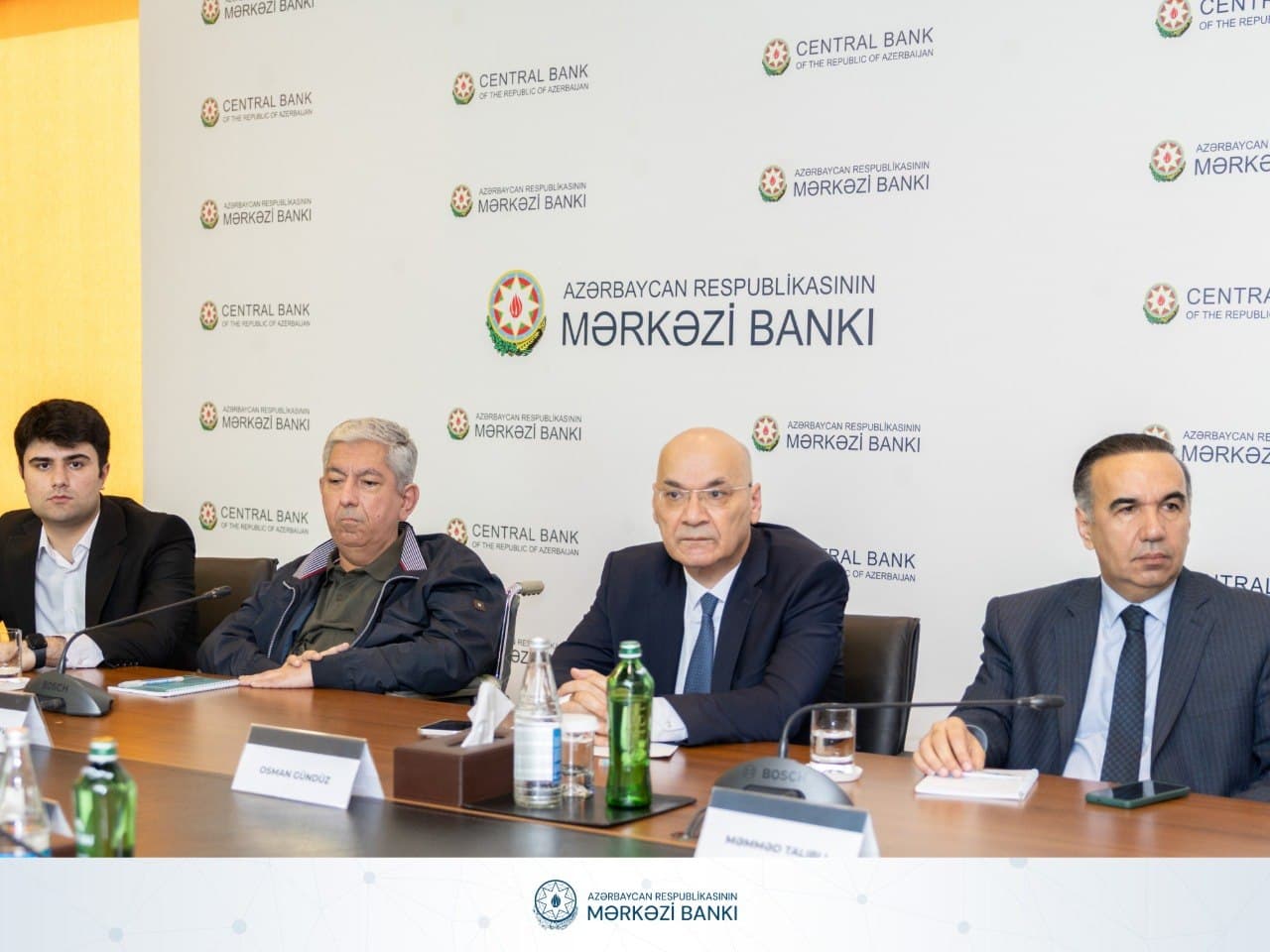 Mərkəzi Bankda ekspertlərlə makroiqtisadi vəziyyət müzakirə edilib - Şəkil 4