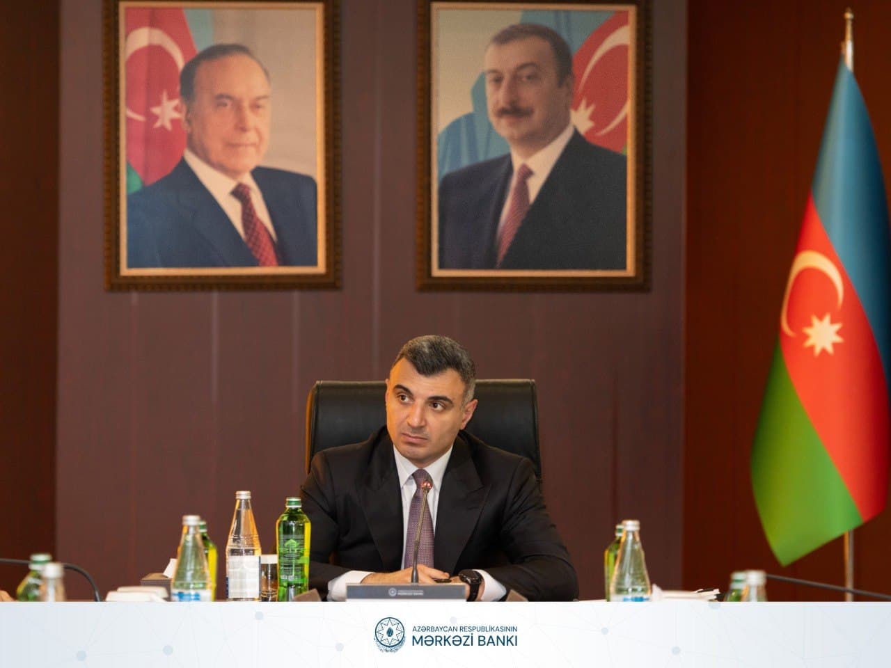 Mərkəzi Bankda ekspertlərlə makroiqtisadi vəziyyət müzakirə edilib