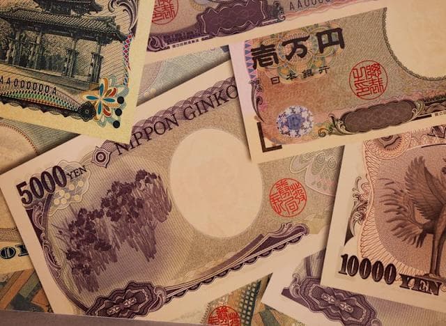 Yaponiya yenin dəstəklənməsi üçün bazara təxminən 30 milyard dollar yönəldə bilər