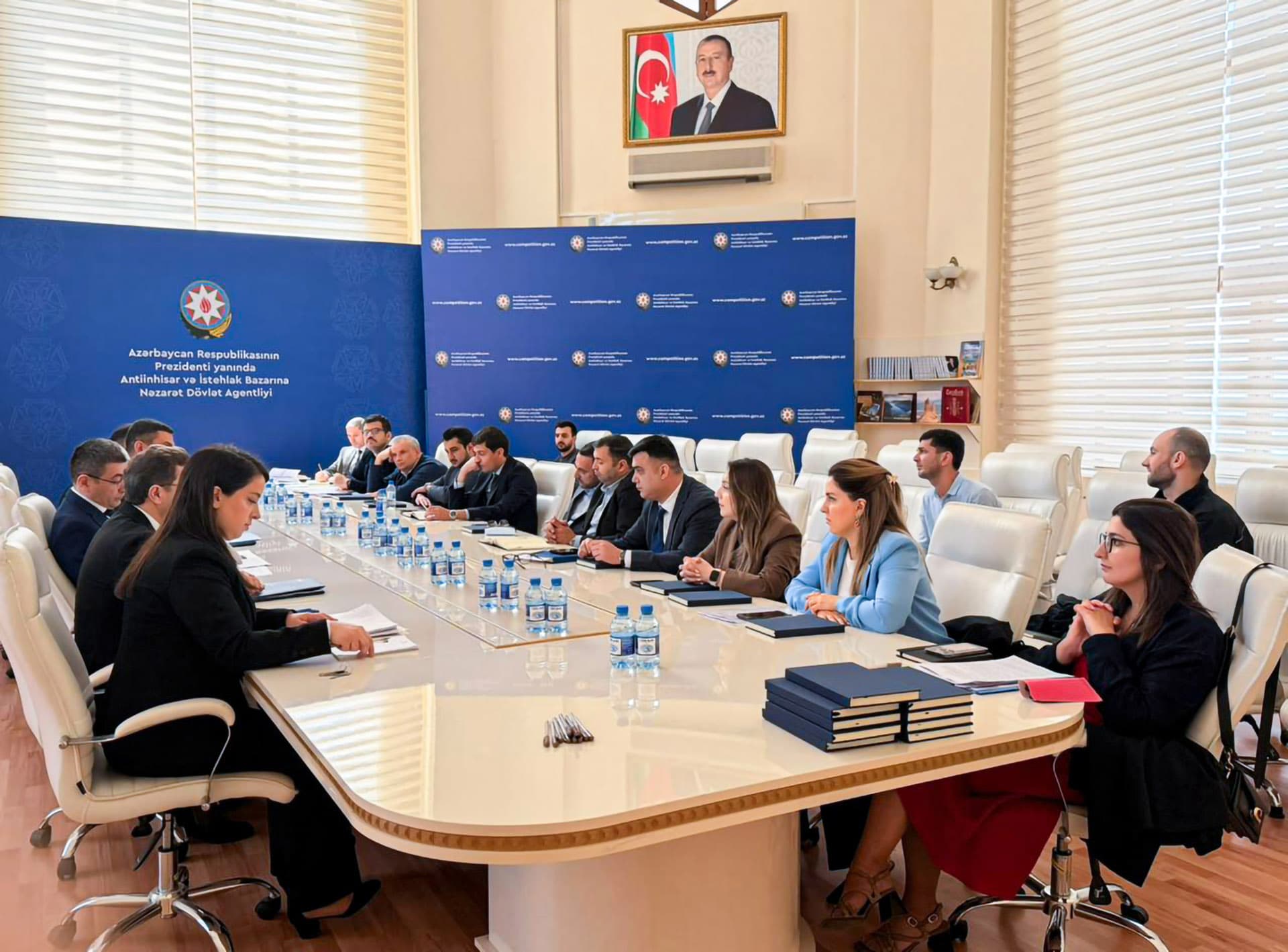 Avtomobil satışı sahəsində sahibkarlarla istehlakçı hüquqları müzakirə edilib - Şəkil 1