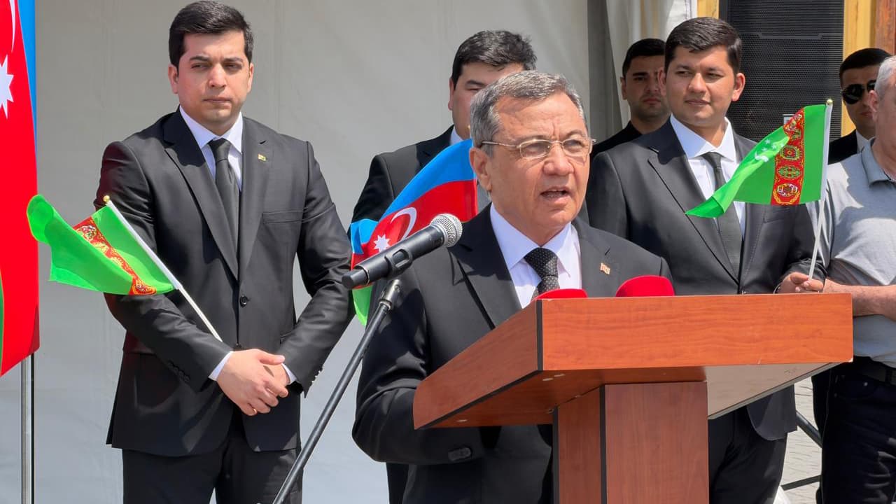 Türkmənistanda inşa olunan ilk quru yük gəmisi Bakı Limanına çatıb - Şəkil 2