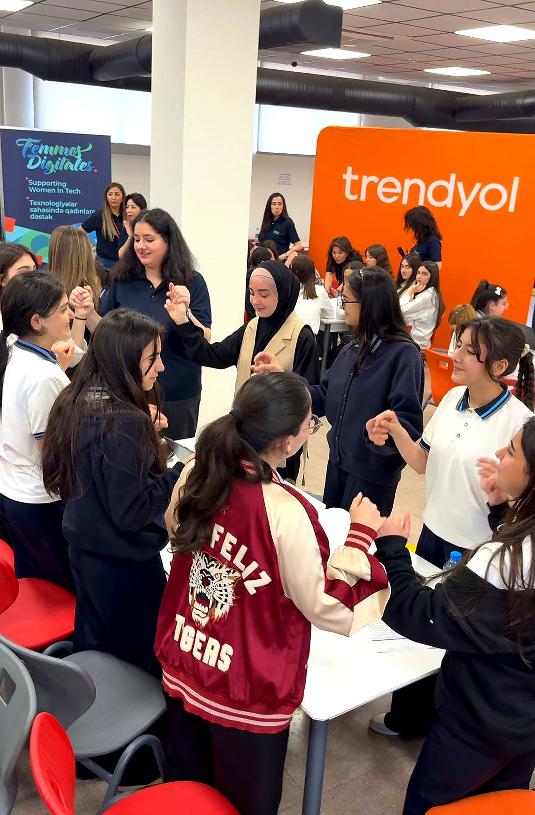 Trendyol Xankəndidə keçirilən regional “İKT-də qızlar” konfransına dəstək olub Trendyol Xankəndidə keçirilən regional “İKT-də qızlar” konfransına dəstək olub - Şəkil 2
