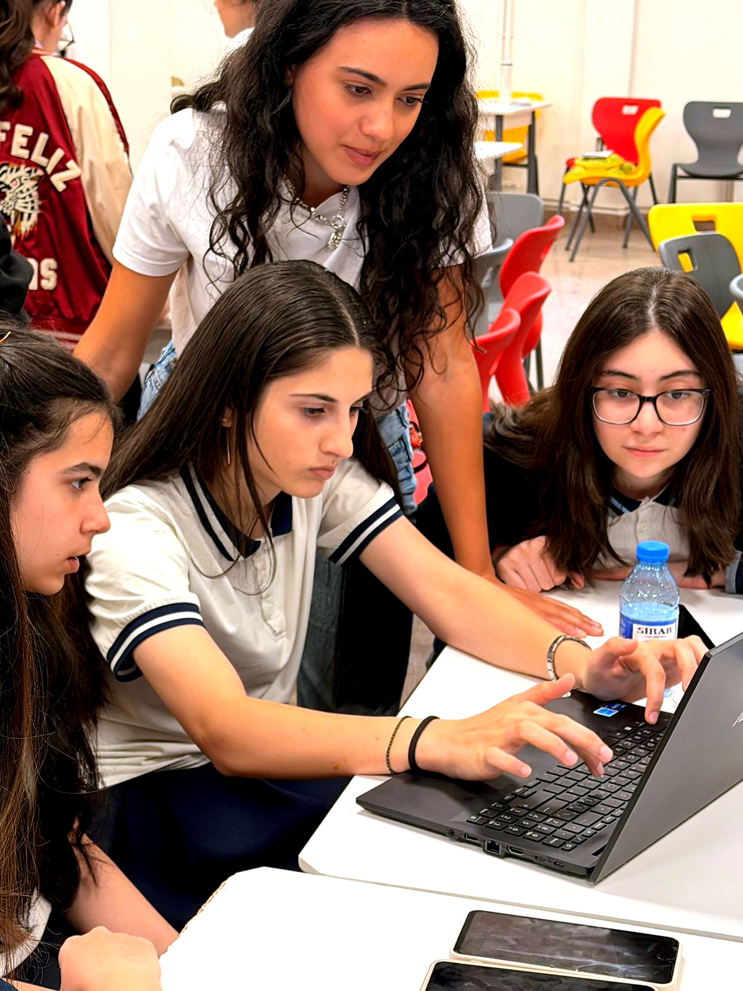 Trendyol Xankəndidə keçirilən regional “İKT-də qızlar” konfransına dəstək olub Trendyol Xankəndidə keçirilən regional “İKT-də qızlar” konfransına dəstək olub - Şəkil 6