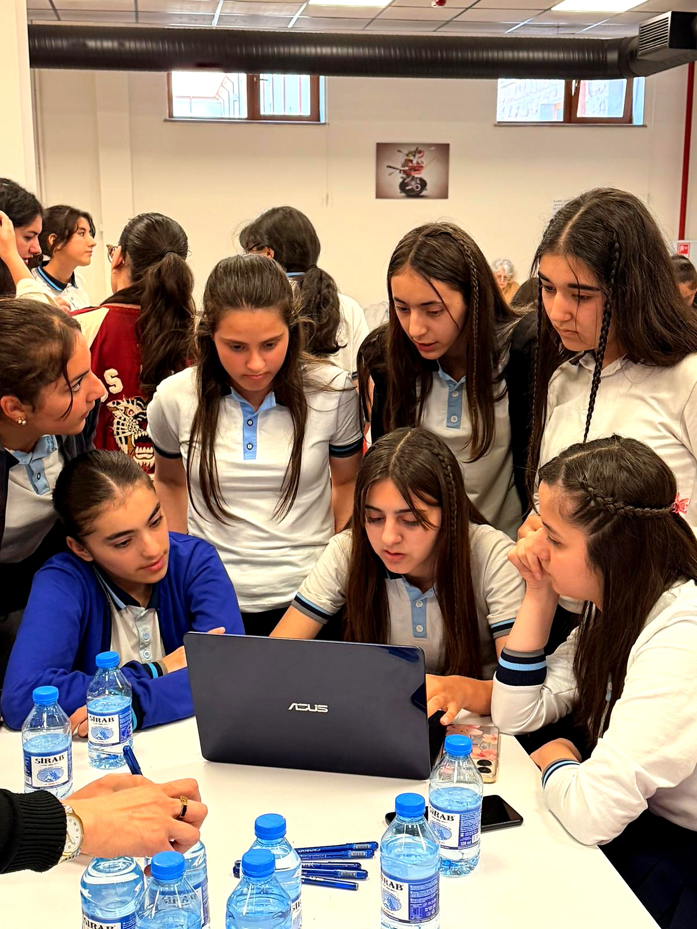 Trendyol Xankəndidə keçirilən regional “İKT-də qızlar” konfransına dəstək olub Trendyol Xankəndidə keçirilən regional “İKT-də qızlar” konfransına dəstək olub - Şəkil 7