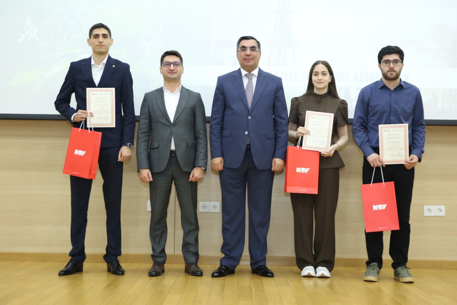Bakı Ali Neft Məktəbində Tələbə və Gənc tədqiqatçıların VII Beynəlxalq elmi konfranslarının bağlanış mərasimi keçirilib - Şəkil 10