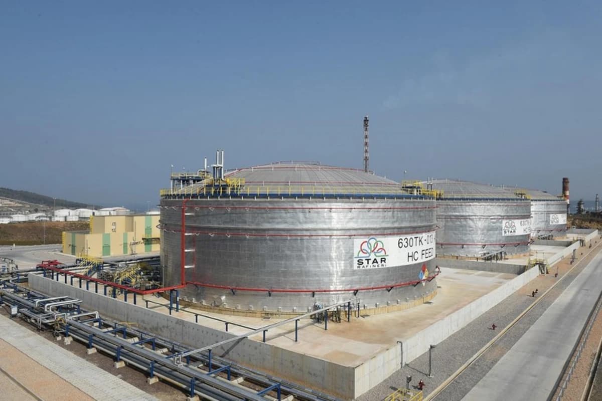 SOCAR-ın STAR neft emalı zavodunda reaktiv yanacaq və nafta istehsalı artıb