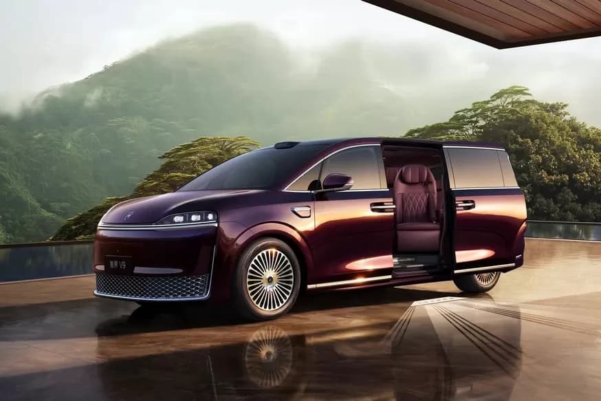 Chery və Huawei yeni Luxeed V9 minivenini satışa çıxarıb