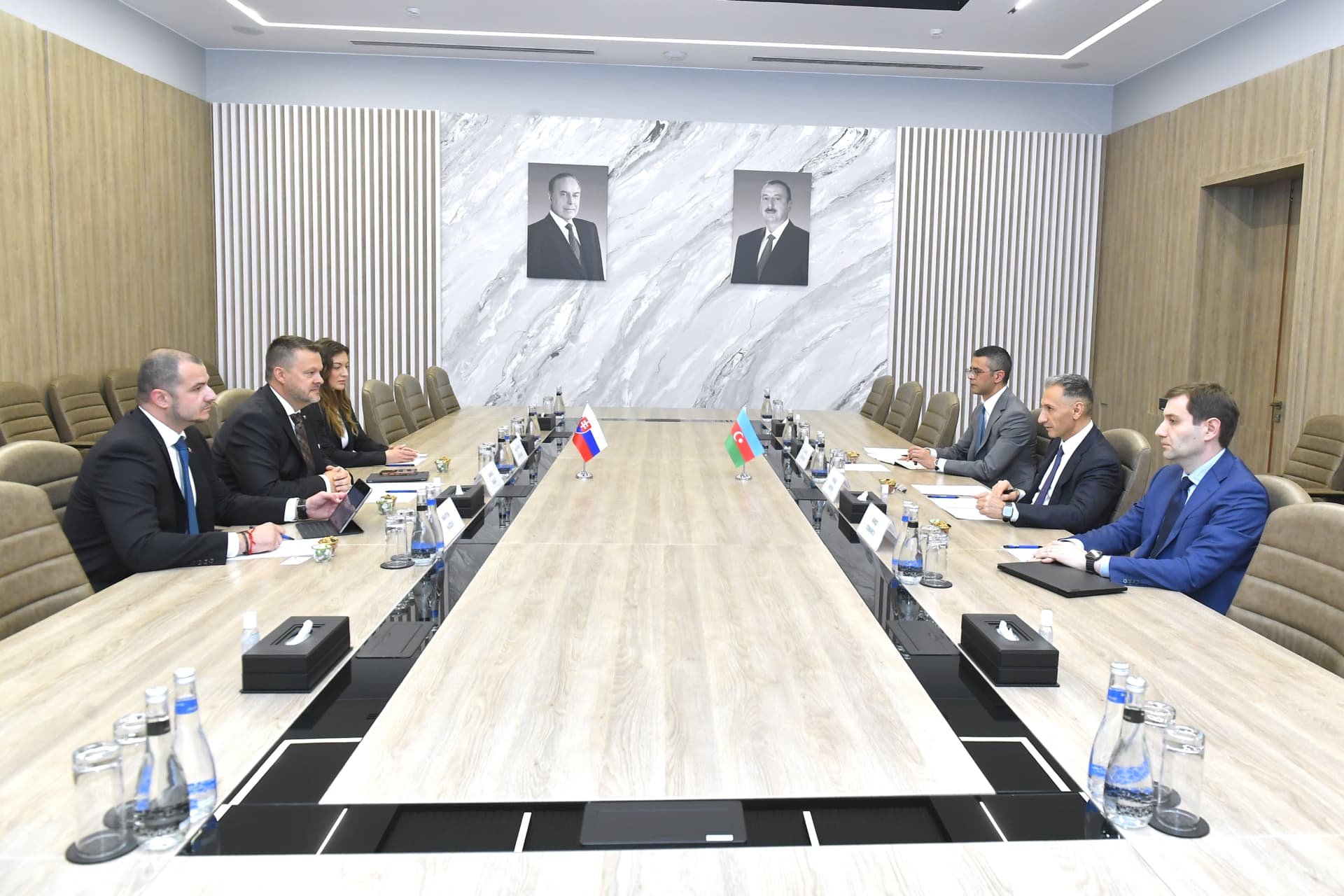 Rəşad Nəbiyev Slovakiya rəsmisi ilə rəqəmsallaşma və innovasiya sahəsində əməkdaşlığı müzakirə edib