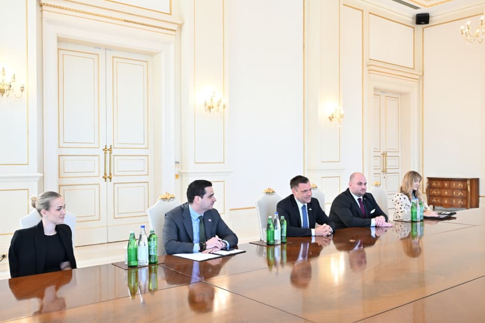 Prezident İlham Əliyev Slovakiya Baş nazirinin müavinini qəbul edib Prezident İlham Əliyev Slovakiya Baş nazirinin müavinini qəbul edib - Şəkil 1