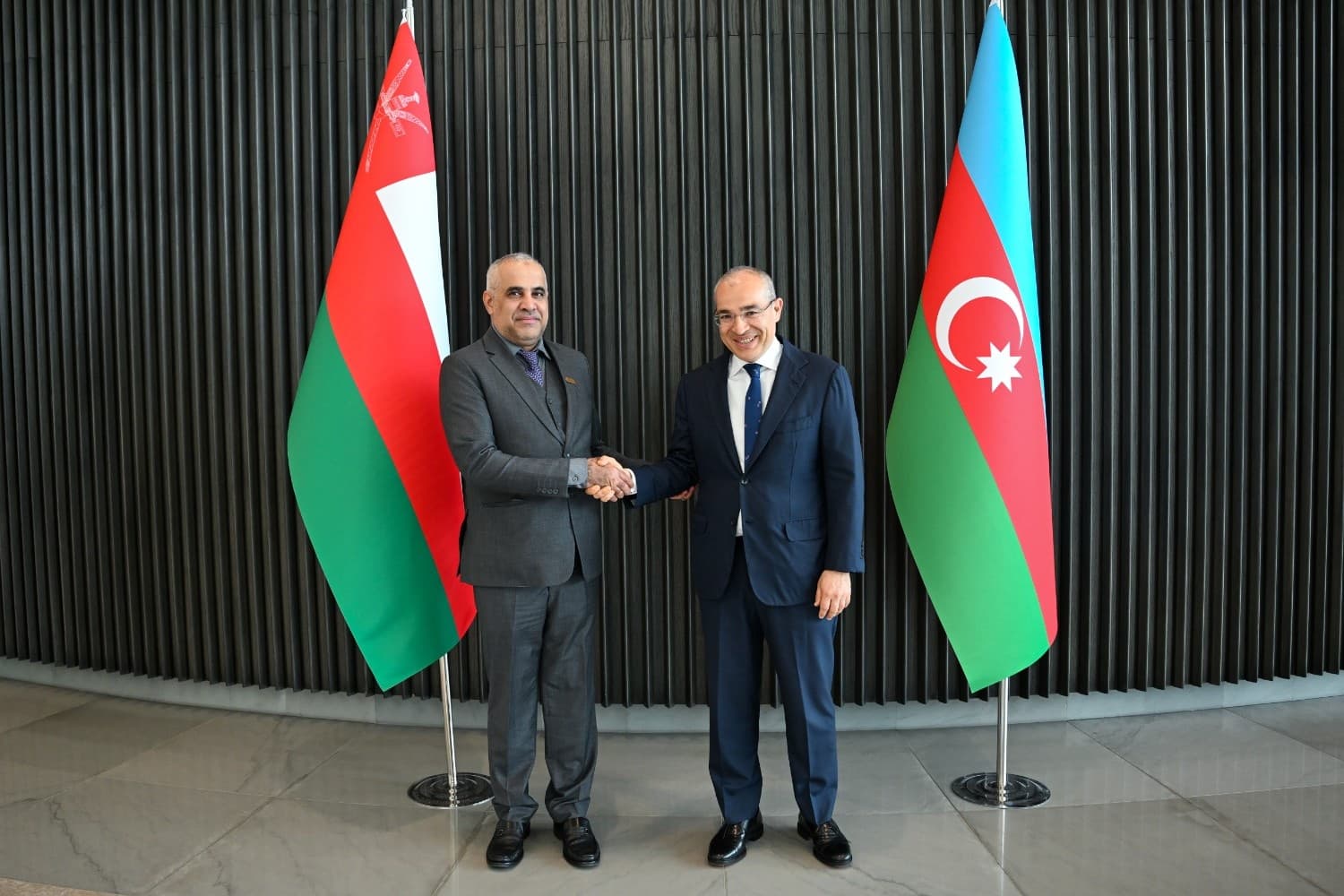İqtisadiyyat naziri Omanın mənzil inşaatı və şəhərsalma naziri ilə görüşüb