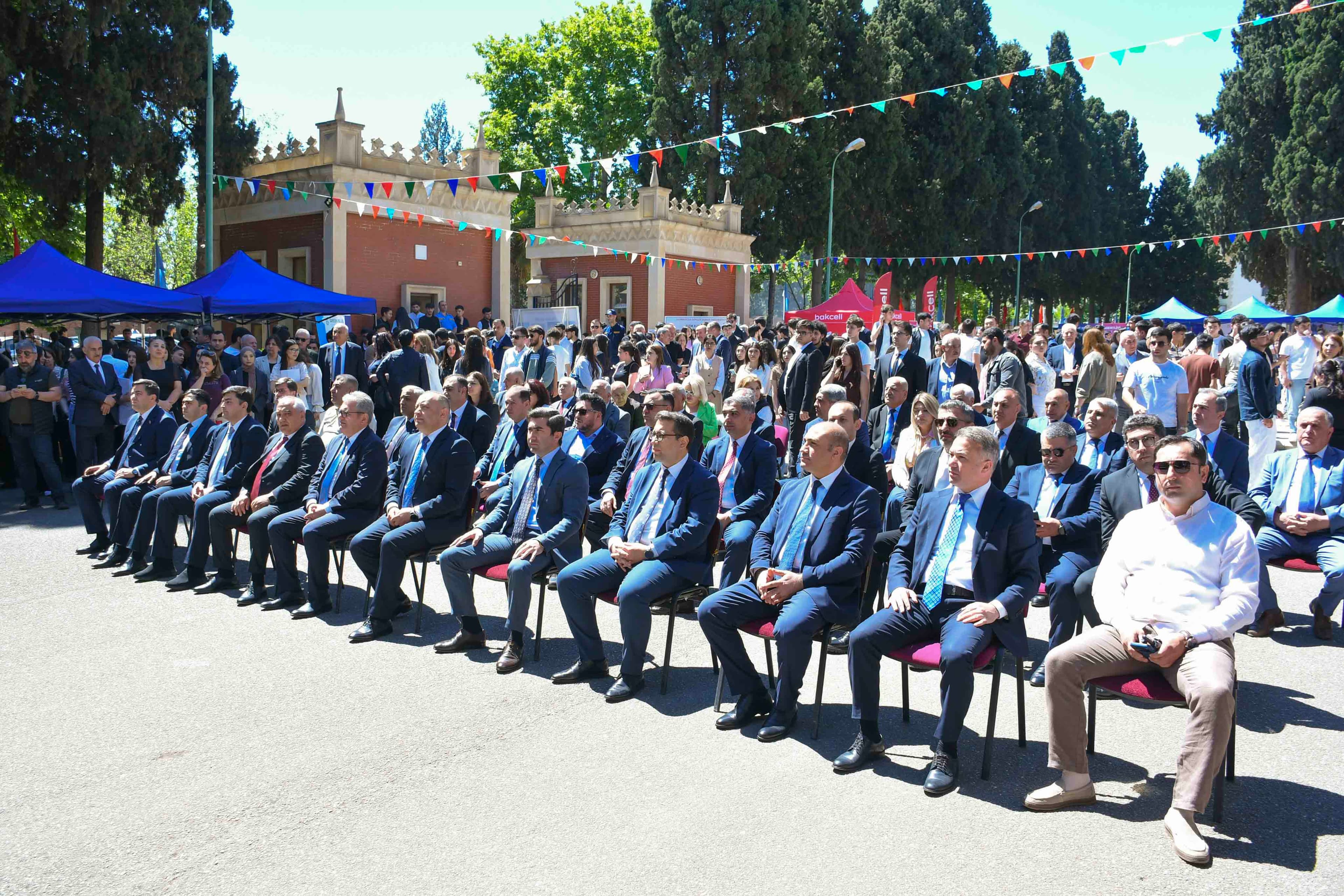 ADAU-da 18-ci Karyera Sərgisi – 900-dən Çox Vakansiya Təqdim Olundu ADAU-da 18-ci Karyera Sərgisi – 900-dən Çox Vakansiya Təqdim Olundu - Şəkil 2