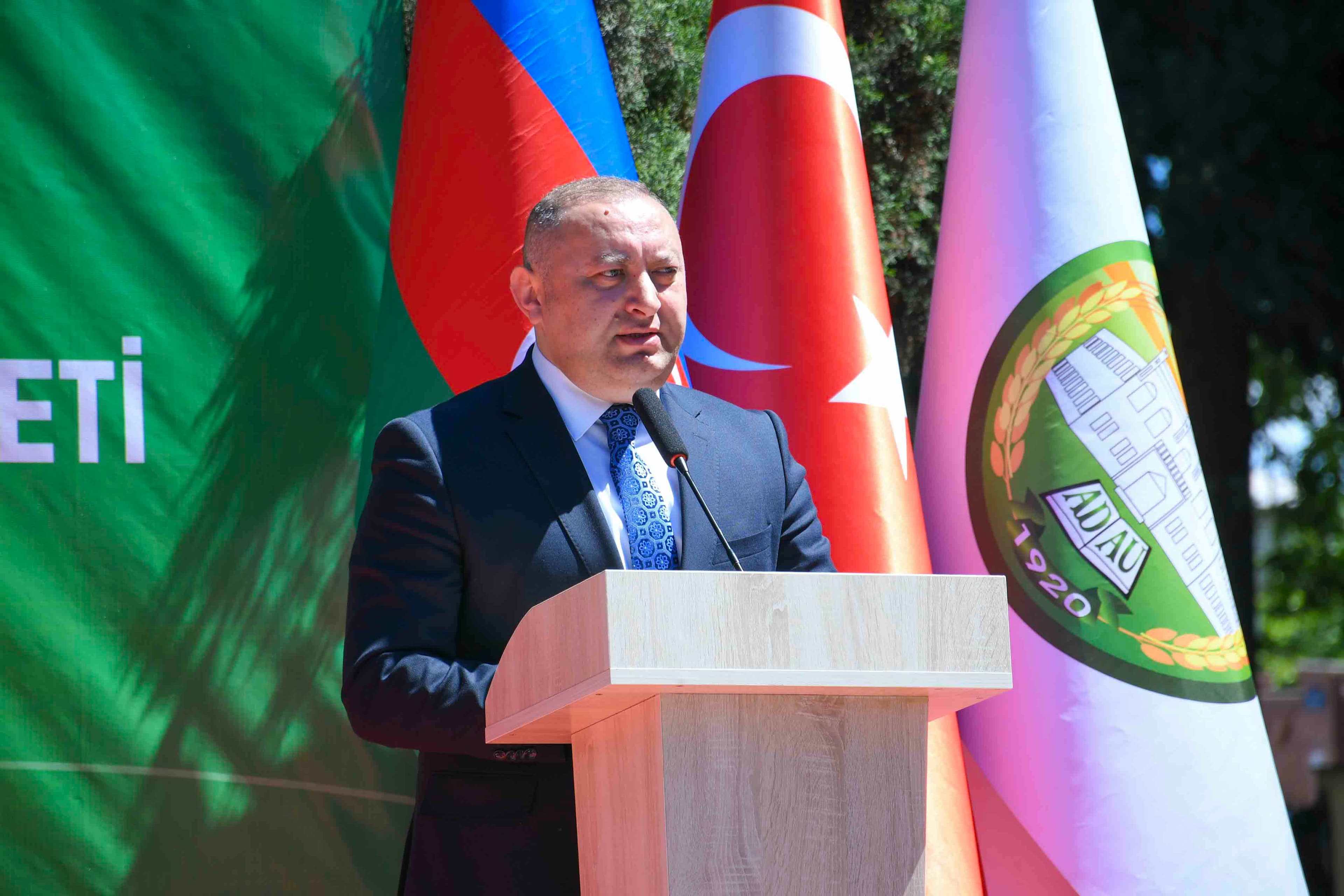 ADAU-da 18-ci Karyera Sərgisi – 900-dən Çox Vakansiya Təqdim Olundu ADAU-da 18-ci Karyera Sərgisi – 900-dən Çox Vakansiya Təqdim Olundu - Şəkil 3