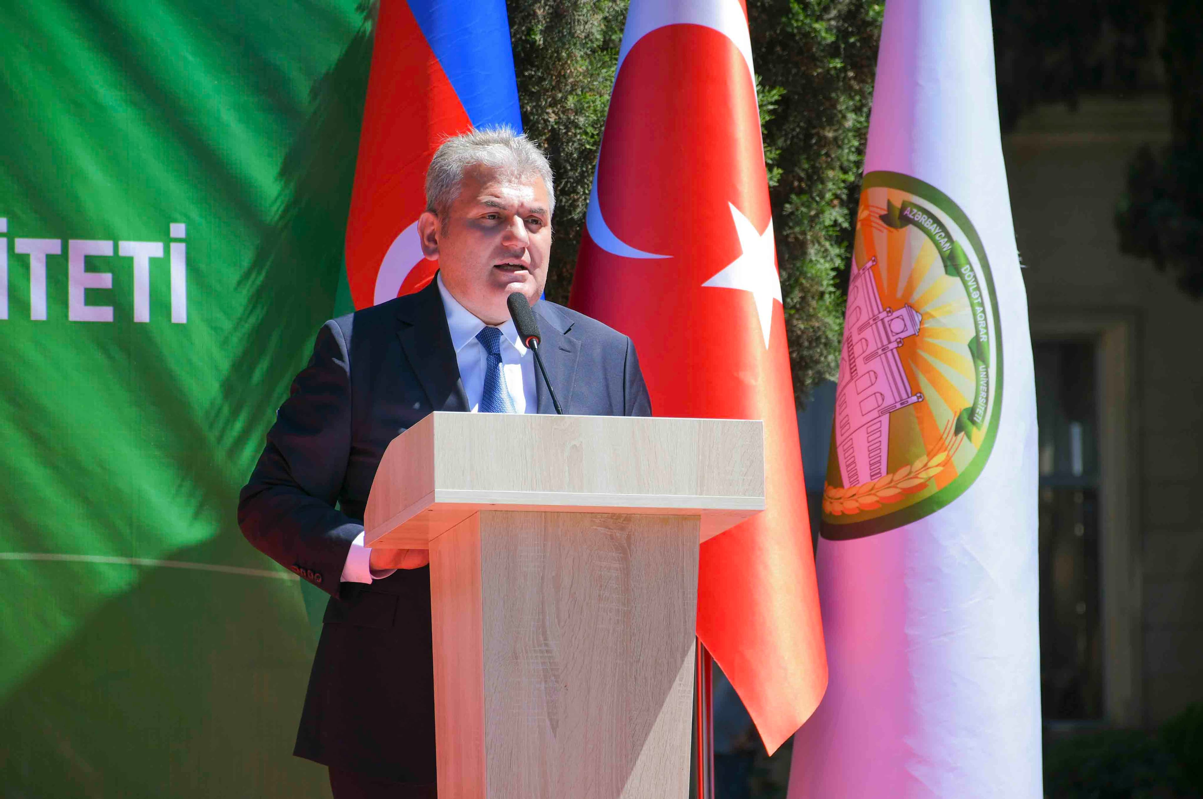 ADAU-da 18-ci Karyera Sərgisi – 900-dən Çox Vakansiya Təqdim Olundu ADAU-da 18-ci Karyera Sərgisi – 900-dən Çox Vakansiya Təqdim Olundu - Şəkil 4
