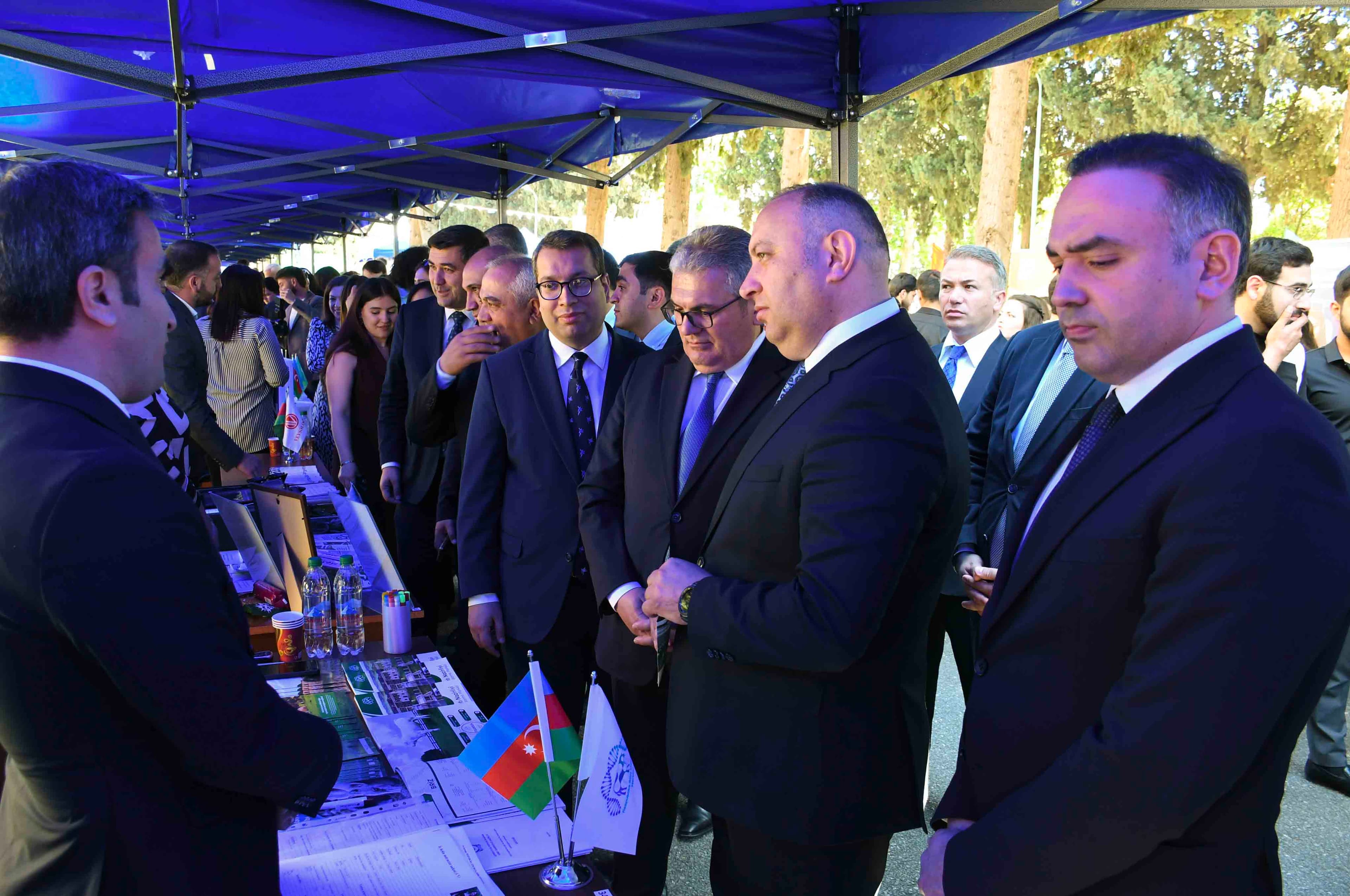ADAU-da 18-ci Karyera Sərgisi – 900-dən Çox Vakansiya Təqdim Olundu ADAU-da 18-ci Karyera Sərgisi – 900-dən Çox Vakansiya Təqdim Olundu - Şəkil 13