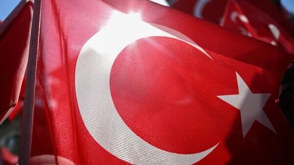 Məhkəmə qərarından sonra Türkiyə fond bazarı 6 faizdən çox ucuzlaşıb