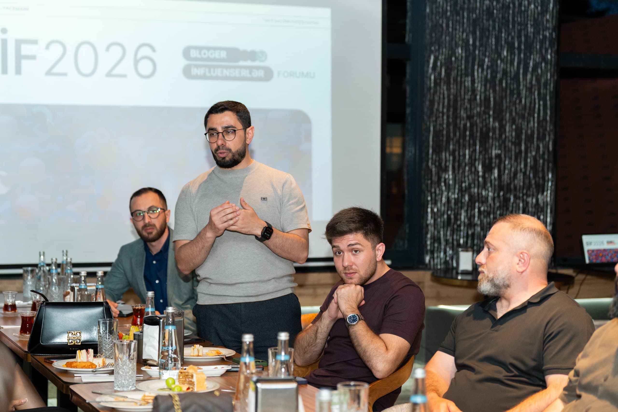 Bloger və İnfluenserlər Forumunun spikerləri ilə görüş keçirilib - Şəkil 19