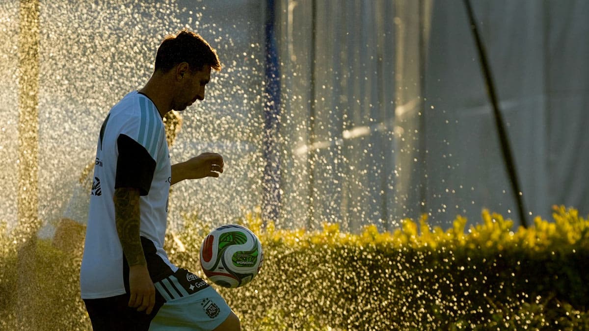 Lionel Messi milyarder olub
