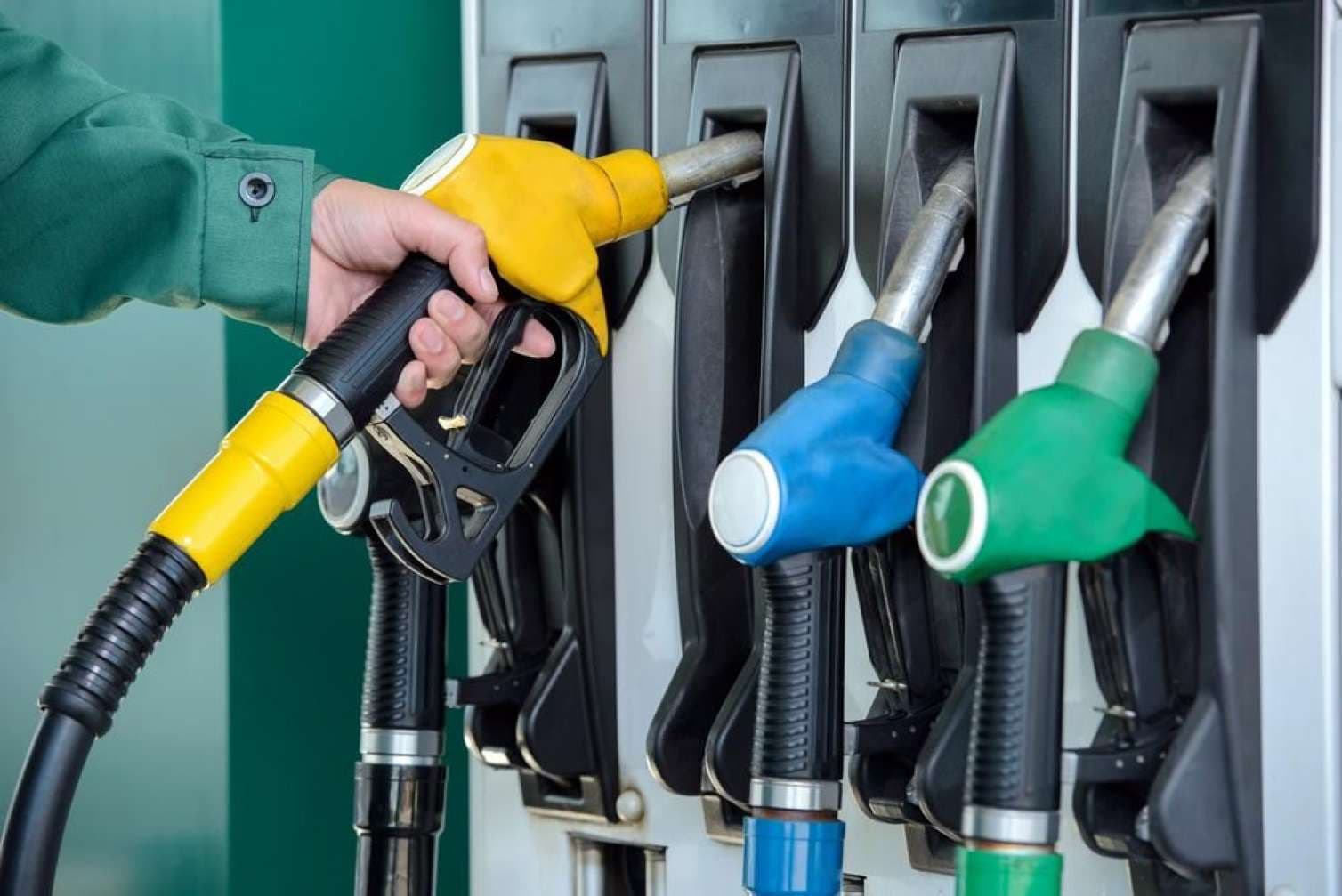 Azərbaycanda avtomobil benzini istehsalı artıb